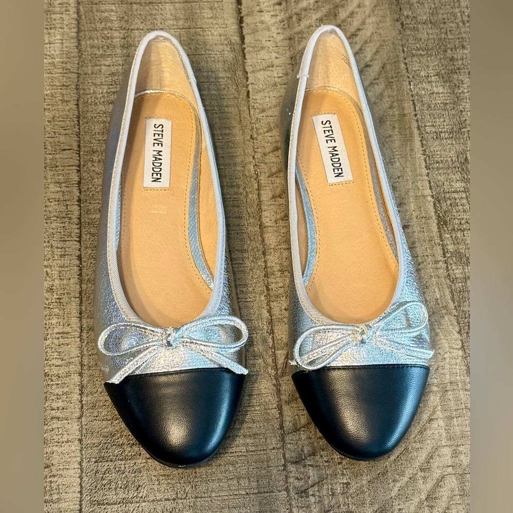 Steve Madden Ellison Silver Ballet Flat With Black Cap Toe Size 9 New